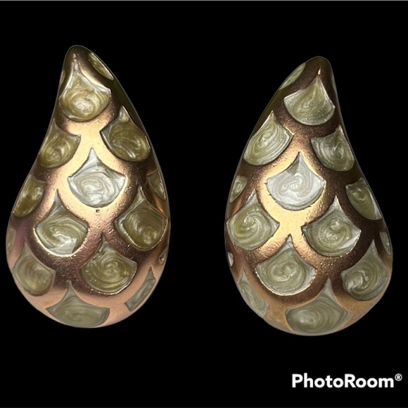Vintage Monet Large Teardrop Earring - Picture 3 of 6